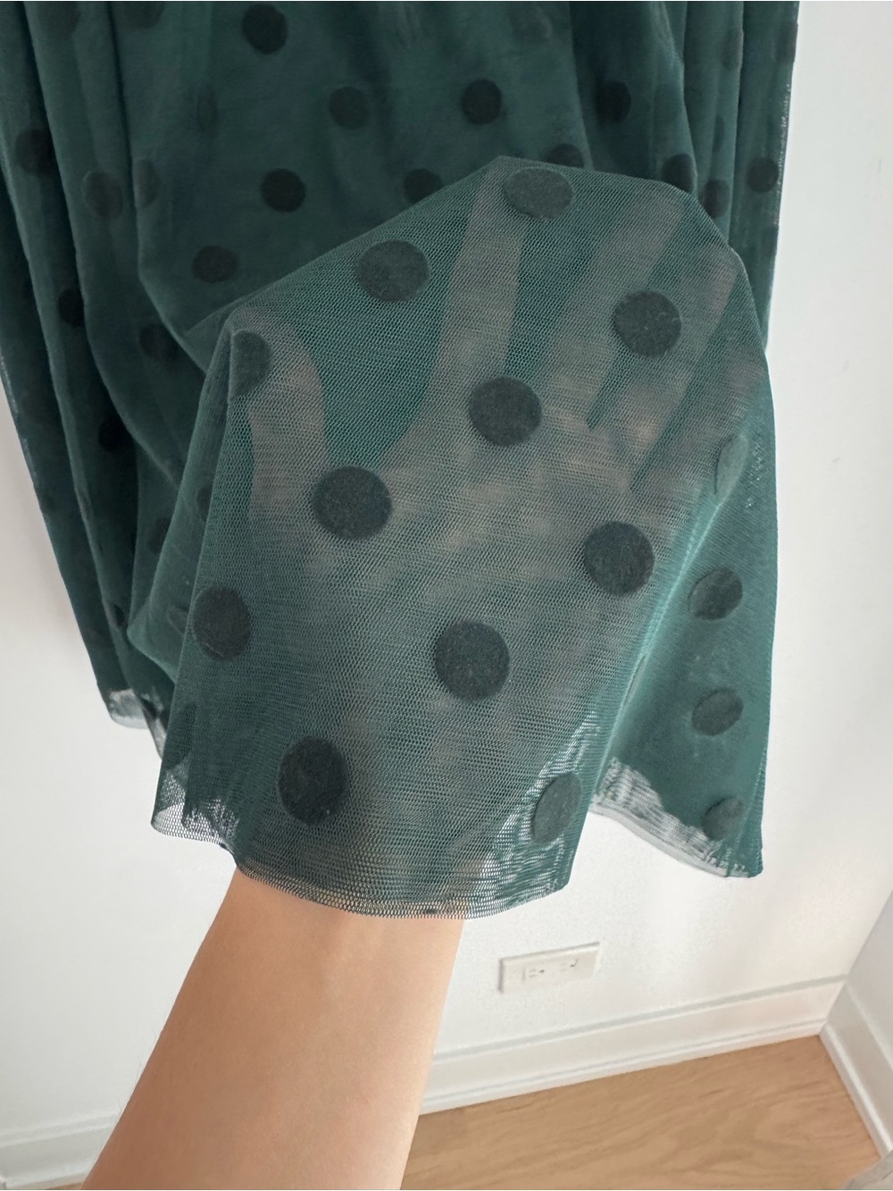 Boden Isabella Tulle Midi Skirt
Green/Black, Spots Size 12R NEW - Picture 4 of 11